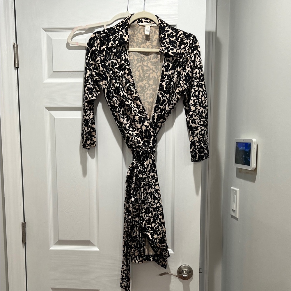 Diane Von Furstenberg Black and Cream Midi Dress